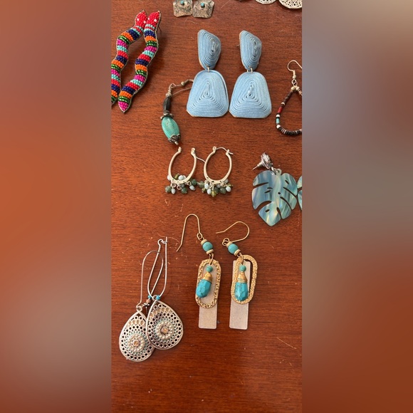 35 pairs of southwestern earrings - Picture 3 of 4